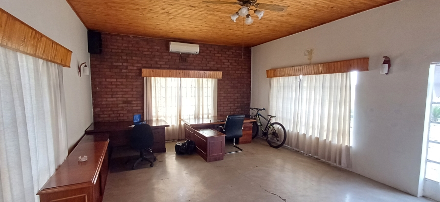 7 Bedroom Property for Sale in Harpington A H North West